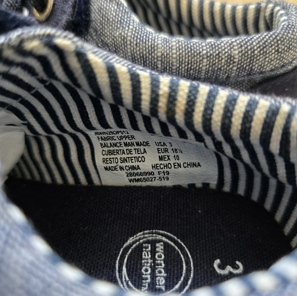 Bundle of 3 pairs of baby shoes